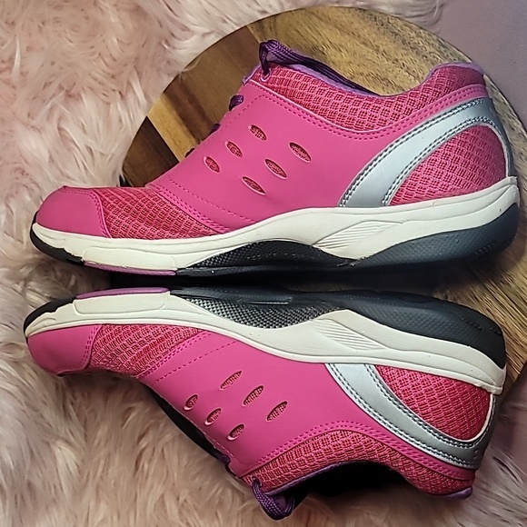 Vionic Venture Sneakers - Picture 5 of 5